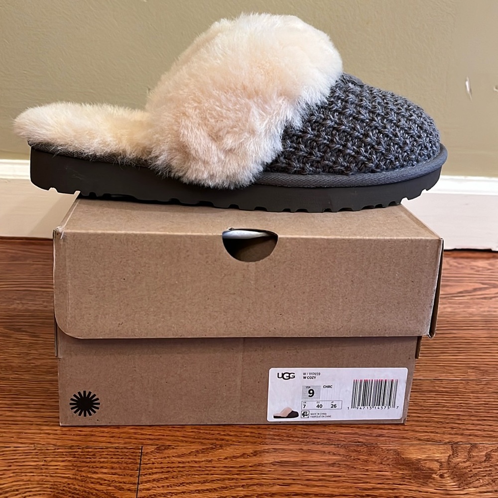 UGG SLIPPERS - AUTHENTIC NIB